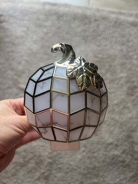Bath & Body Works marble pumpkin wallflower